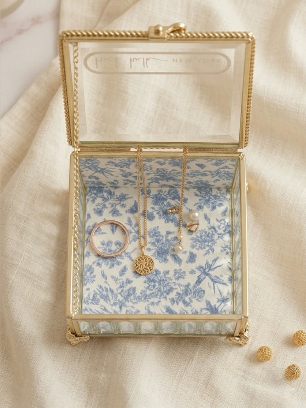 Glass Jewelry Box with Gold Bow Accent brand New Home Decor - Picture 3 of 3